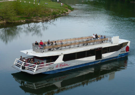 Bateau de Besancon le Vauban