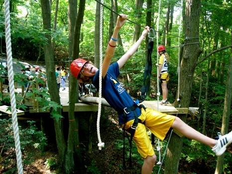 Parcours aventure dans les arbres - Adventure Camp