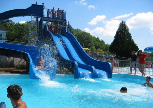 Piscine aquarécréative d'été