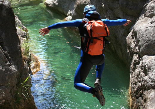 Sorties canyoning, escalade, spéléo, rappel géant