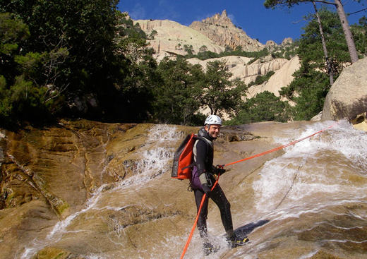 Sorties escalade, en canyoning, via ferrata